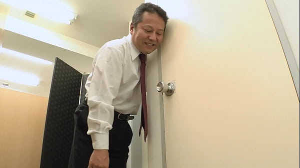 https://bit.ly/3mvVbPU 変態塾講師の卑劣な悪巧みで突然襲う尿意と刺激!放尿の開放感と媚薬の快楽でおしっこジョバジョバイキ漏らし!【パート1】