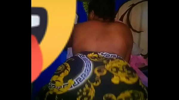 Twearking African girl