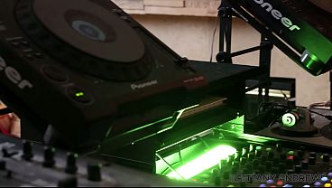 Brittany Andrews Loves Drilling Her Pussy With The Rythm Of The Music!